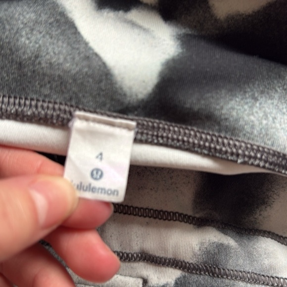 Lululemon Speed Up Crop 21" Blush Blossom Alpine White Black Size 4 - Picture 9 of 10